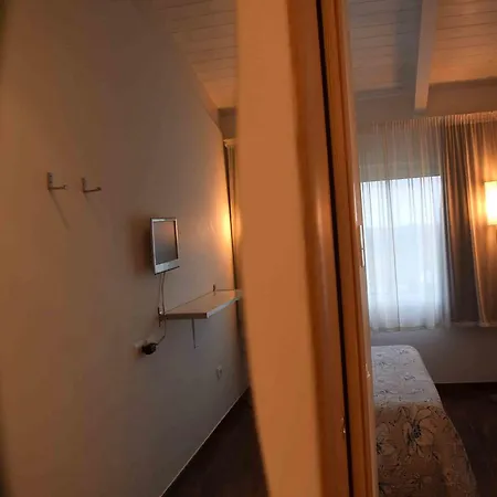 Zyra Garden Club Bed & Breakfast