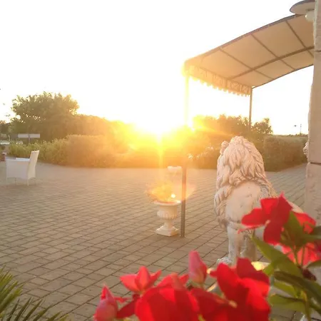Zyra Garden Club Bed & Breakfast